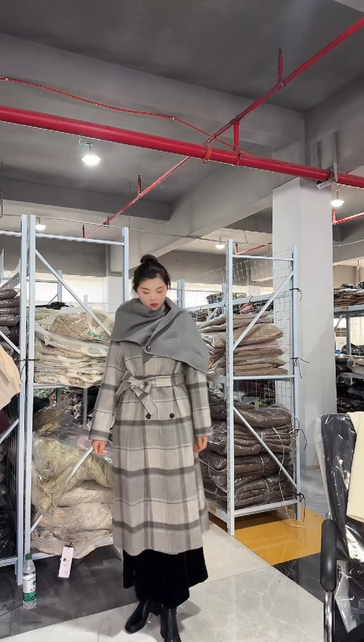 森比 围巾款大衣130斤内