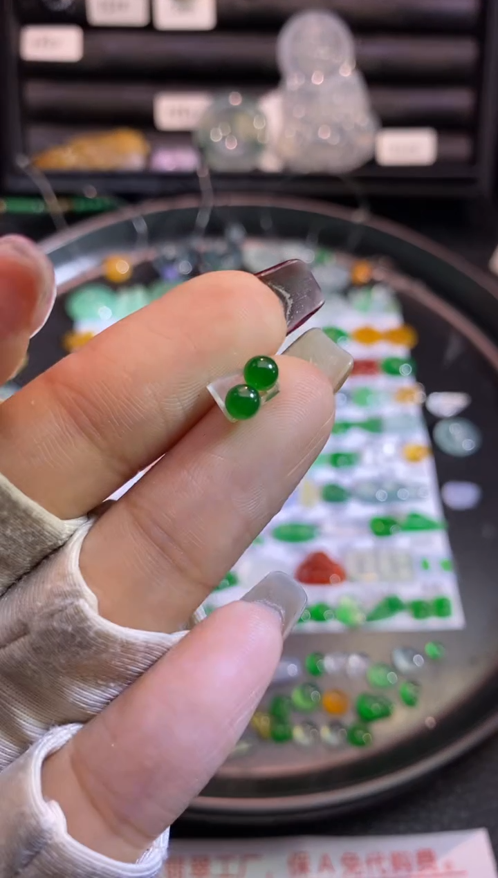 翡翠挂件未镶嵌珠