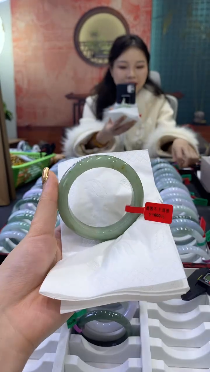 【闪购商品】翡翠手镯未镶嵌多人17475