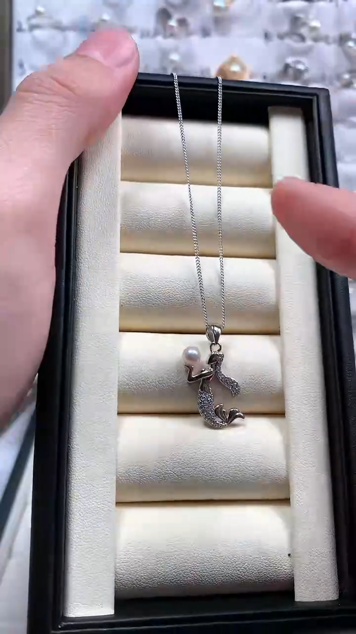 【闪购商品】海水珍珠颈饰银S925镶嵌美人鱼珍珠吊坠