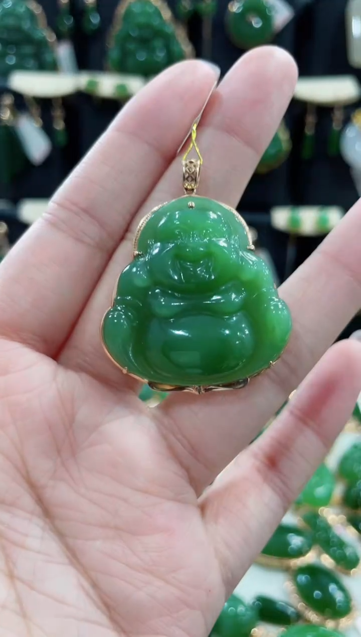 颈饰18K金镶嵌和田玉（碧玉）佛公