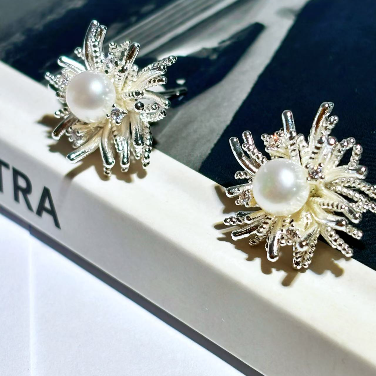  高级感珍珠蒲公英烟花耳钉女2025年新款小众珍珠耳环s925银