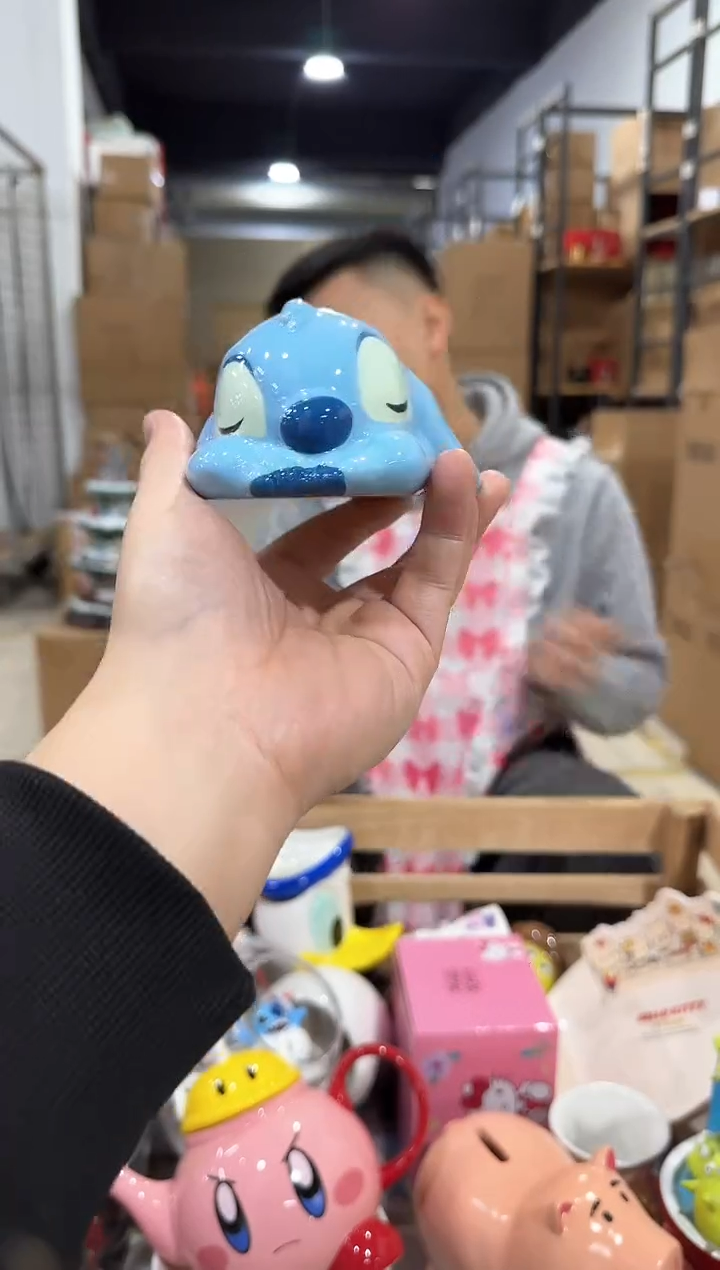 瓷片史迪仔趴着钱罐