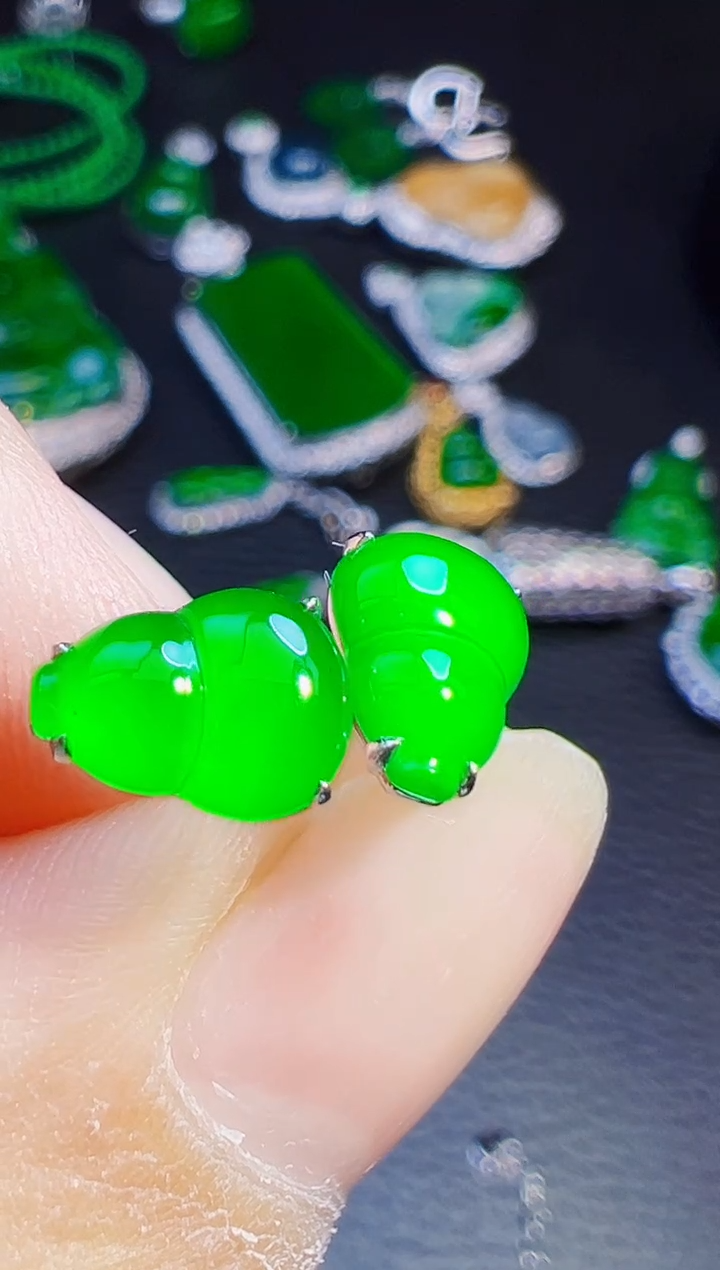 18K金镶嵌翡翠耳饰艳**朵翡翠