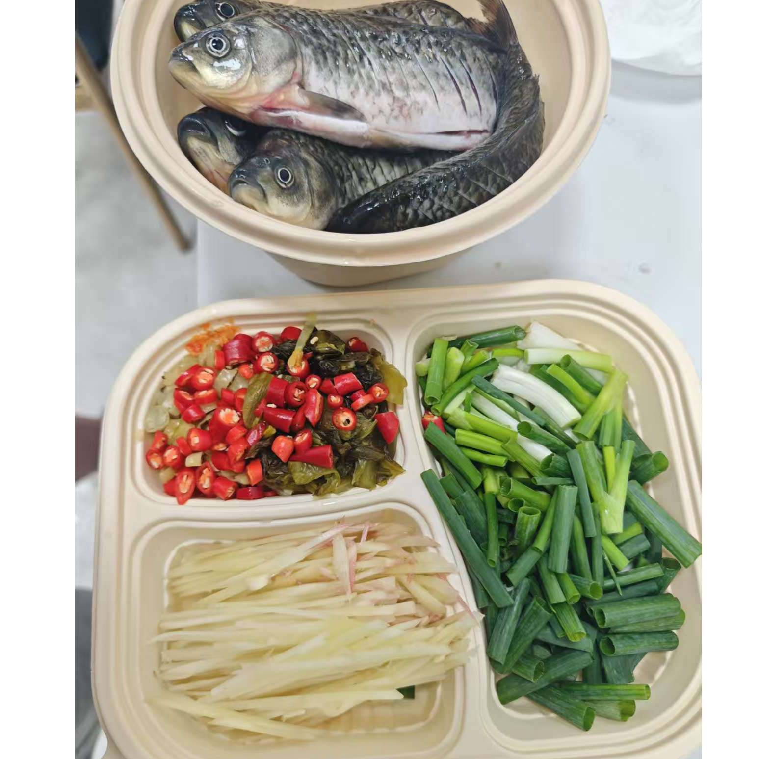 葱葱鲫鱼（鲫鱼4条约760克）提前两小时预定