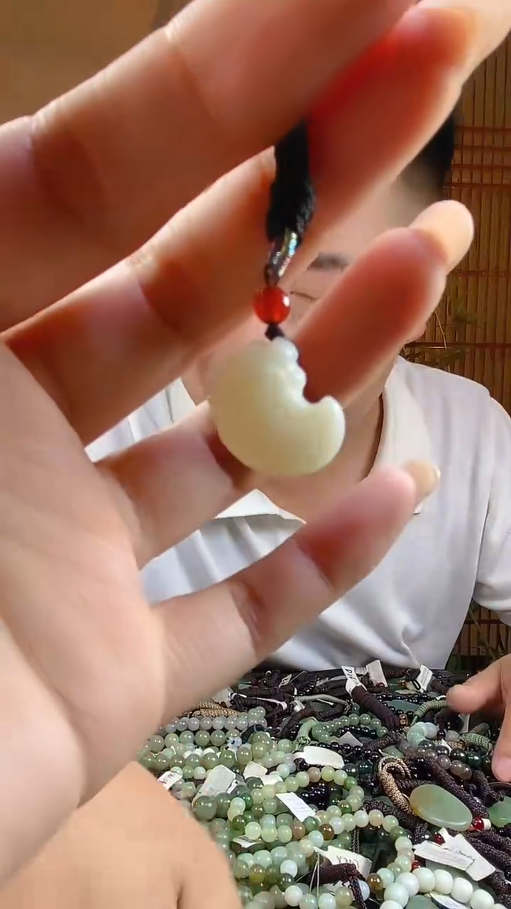 和田玉未镶嵌颈饰多样性发货，拍一发一