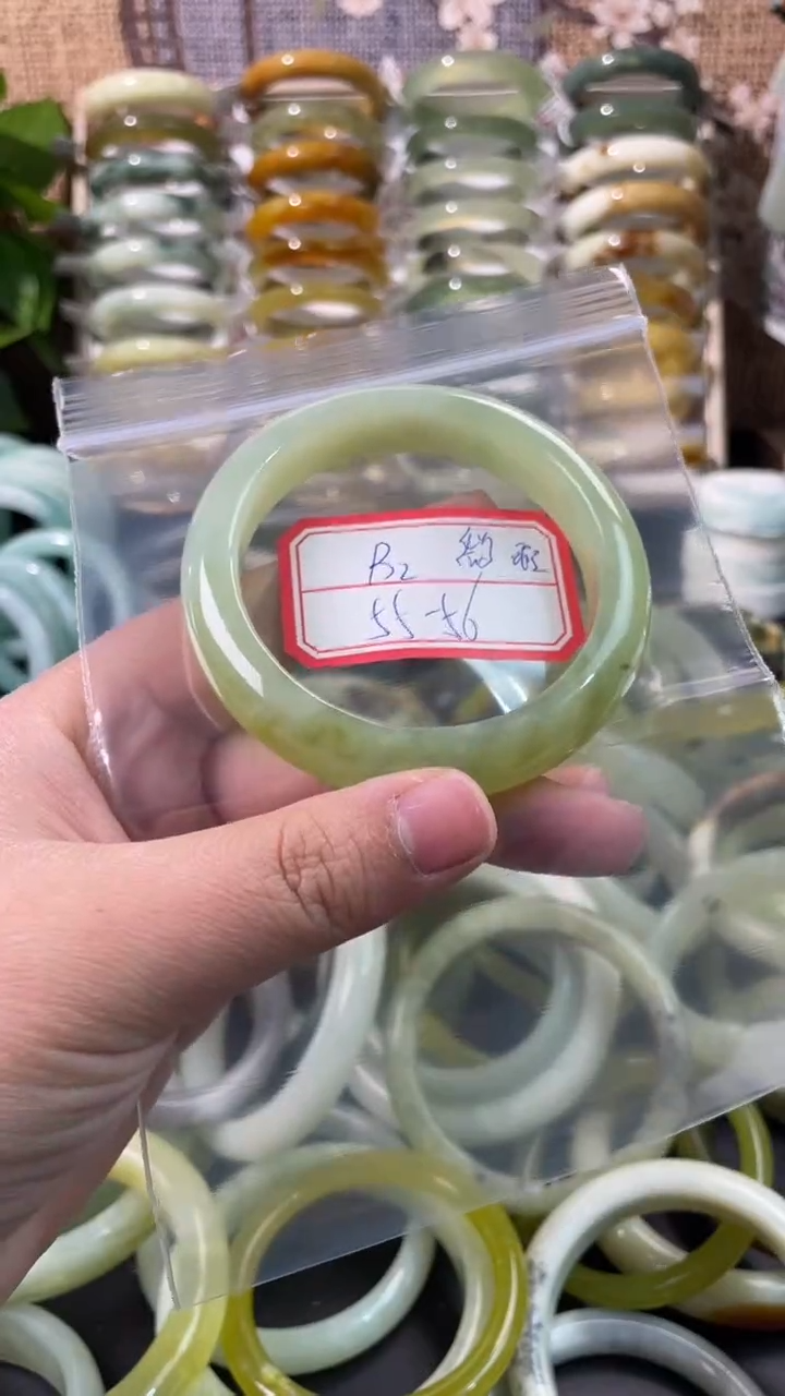 未镶嵌岫玉手镯岫玉手镯