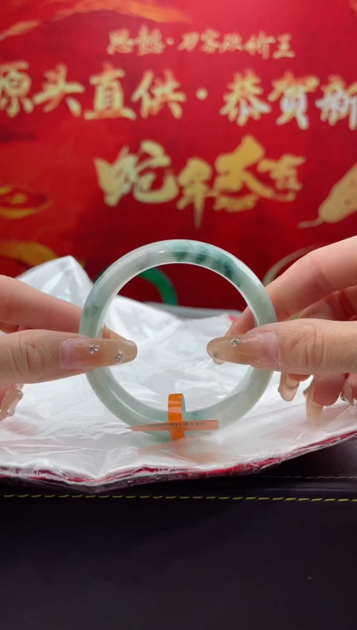 【闪购商品】翡翠手镯未镶嵌10翡翠手镯（微瑕）