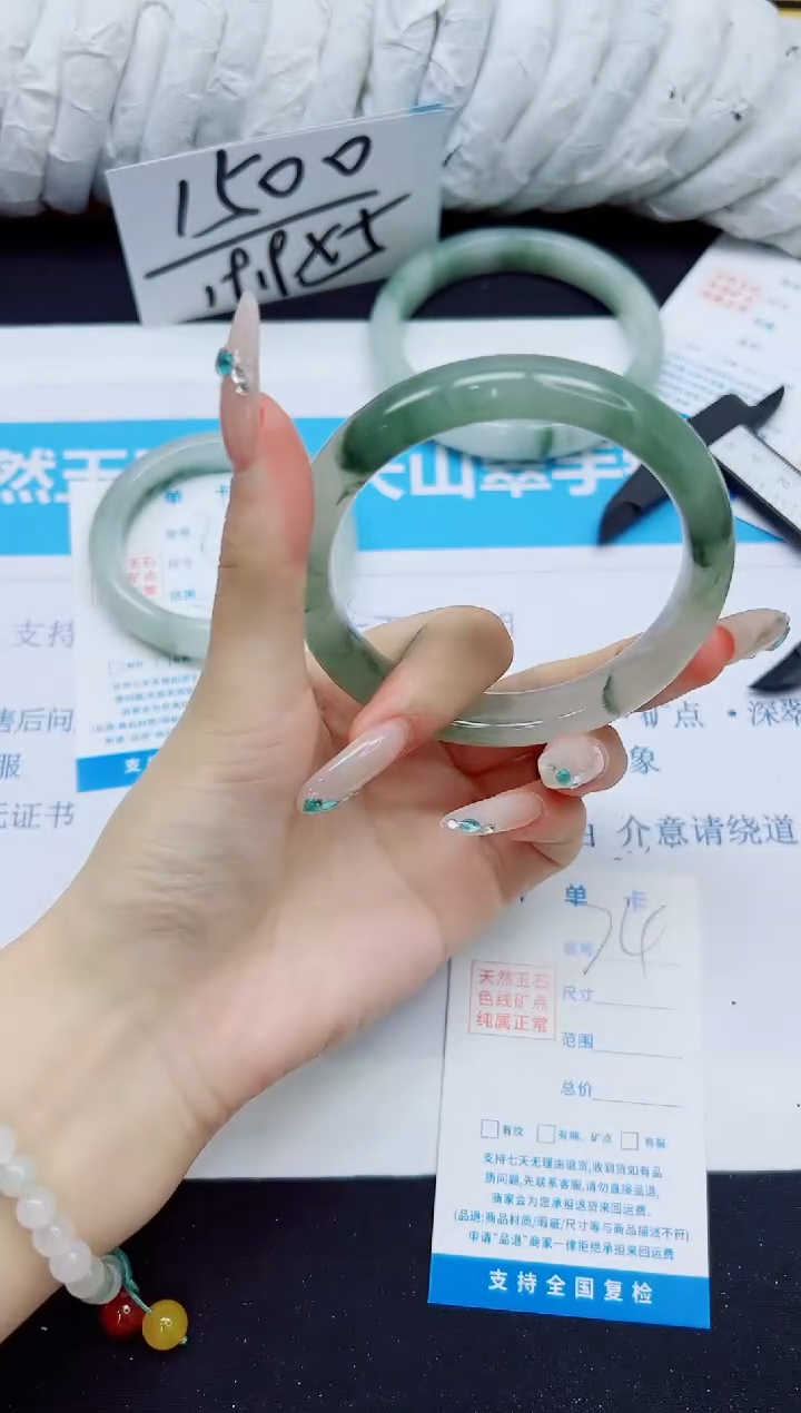 石英质玉手镯未镶嵌74/60.2