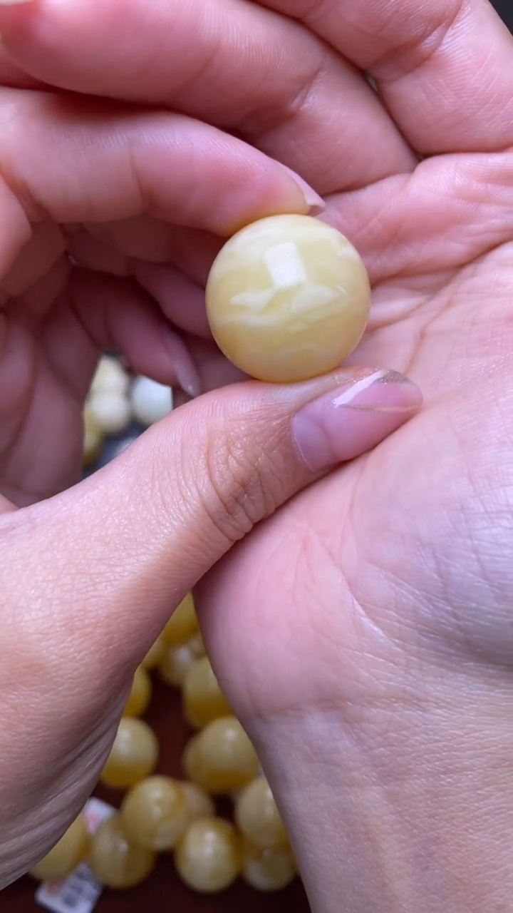 未镶嵌琥珀裸石葵. 31