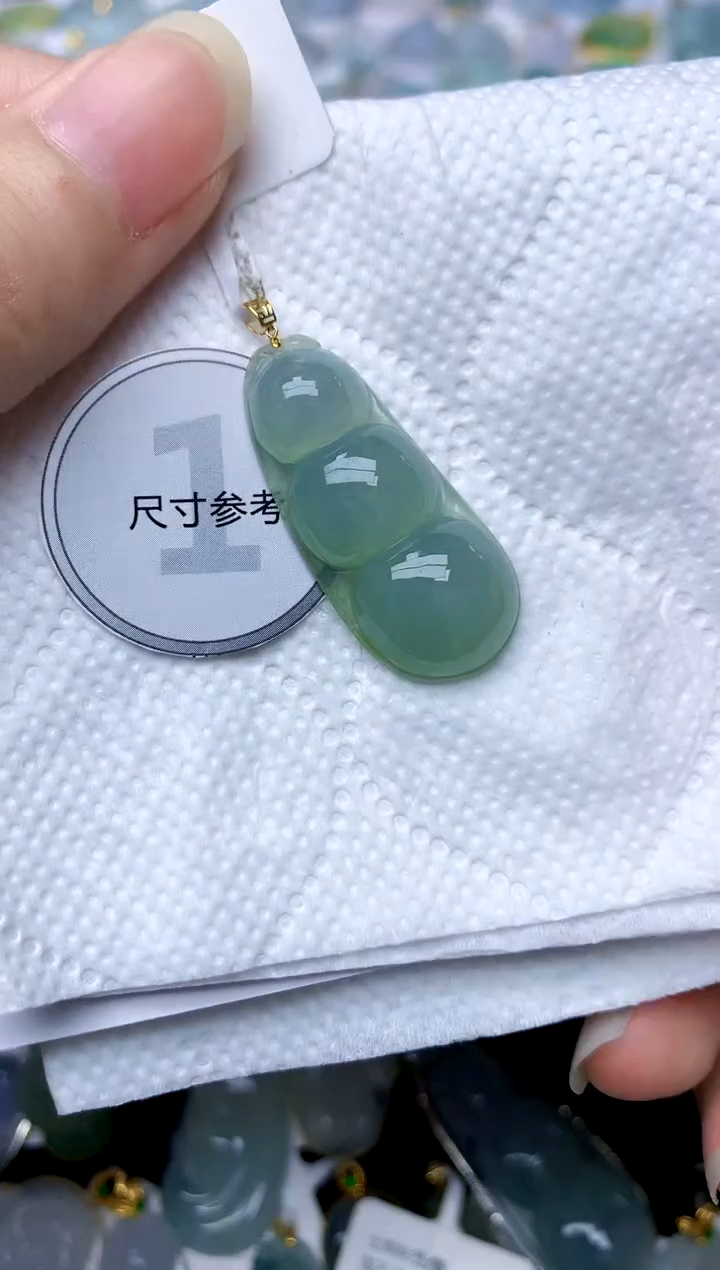 颈饰18K金镶嵌翡翠天然A货翡翠