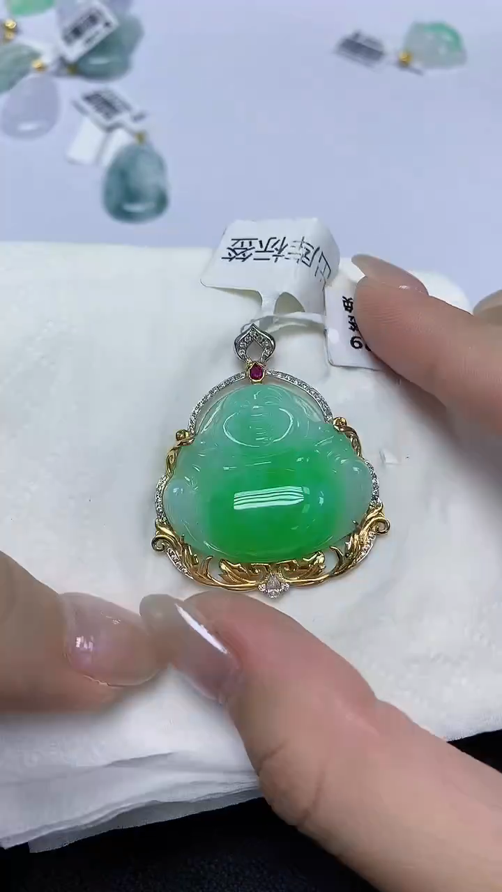 翡翠18K金镶嵌颈饰天然缅甸翡翠A货
