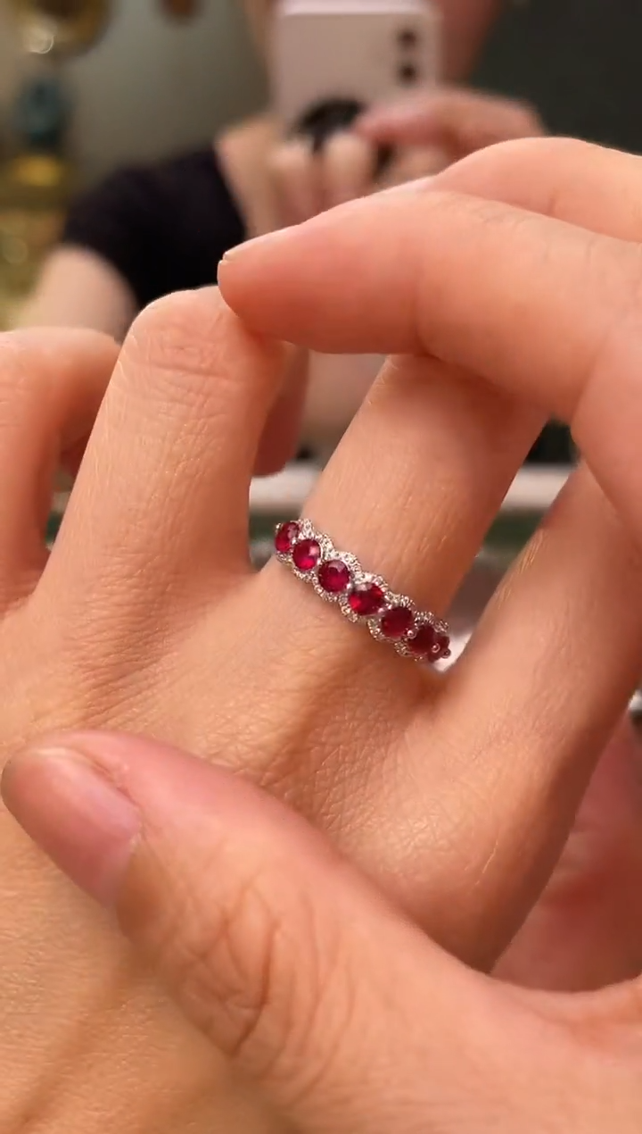 红宝石戒指18K金镶嵌主石：0.94ct