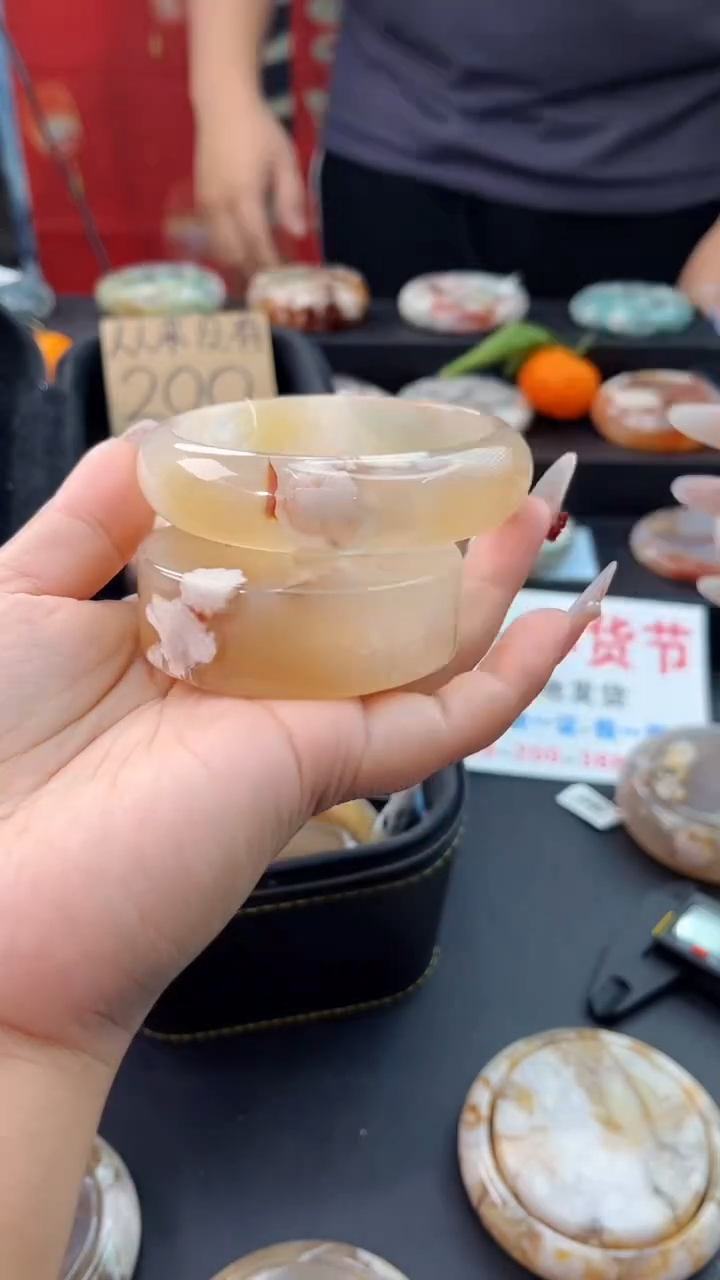 【闪购商品】石英质玉手镯未镶嵌赠送镯心（63圈口）