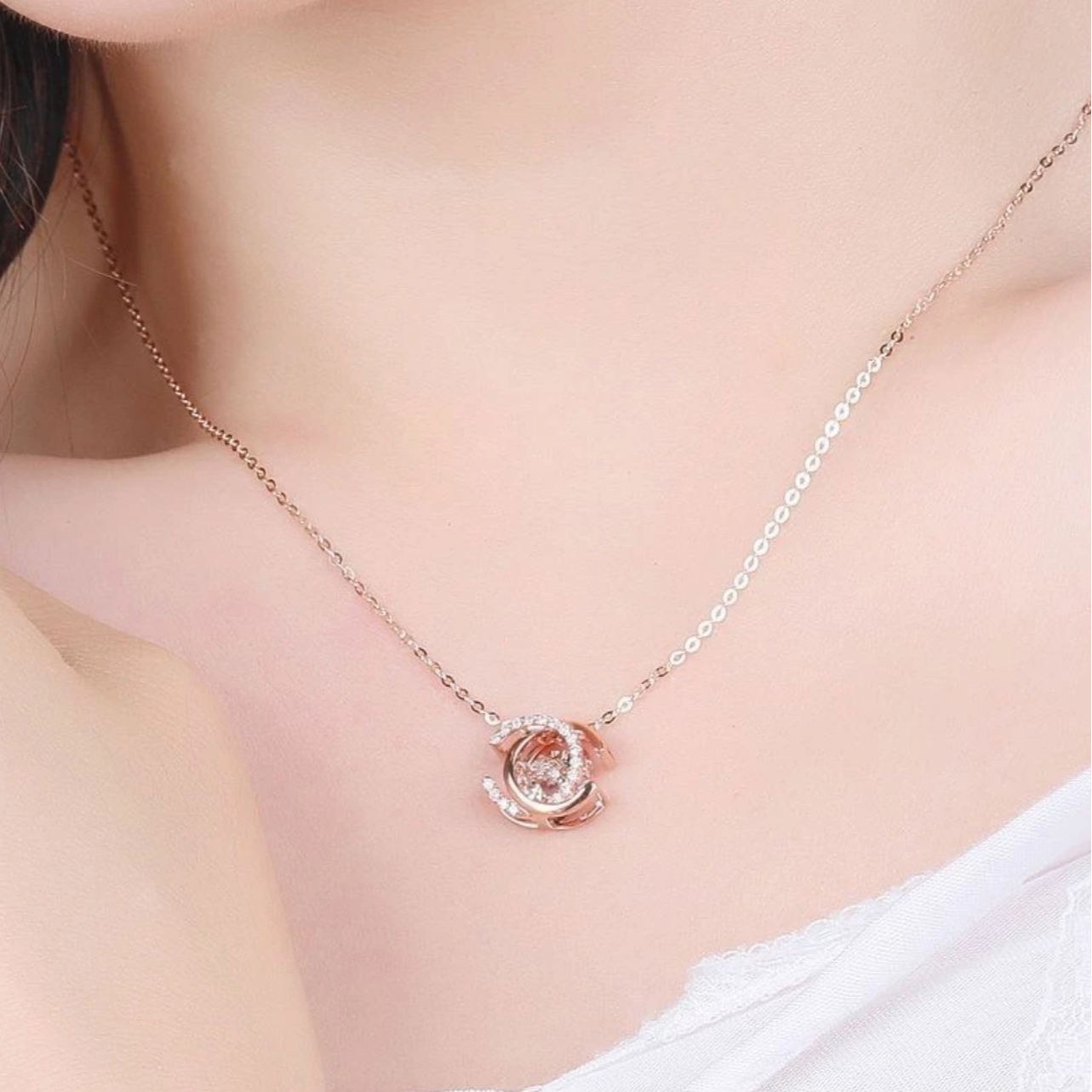 星辉摇曳·时尚灵动双C钻石项链幸运轻奢百搭灵动系列吊坠