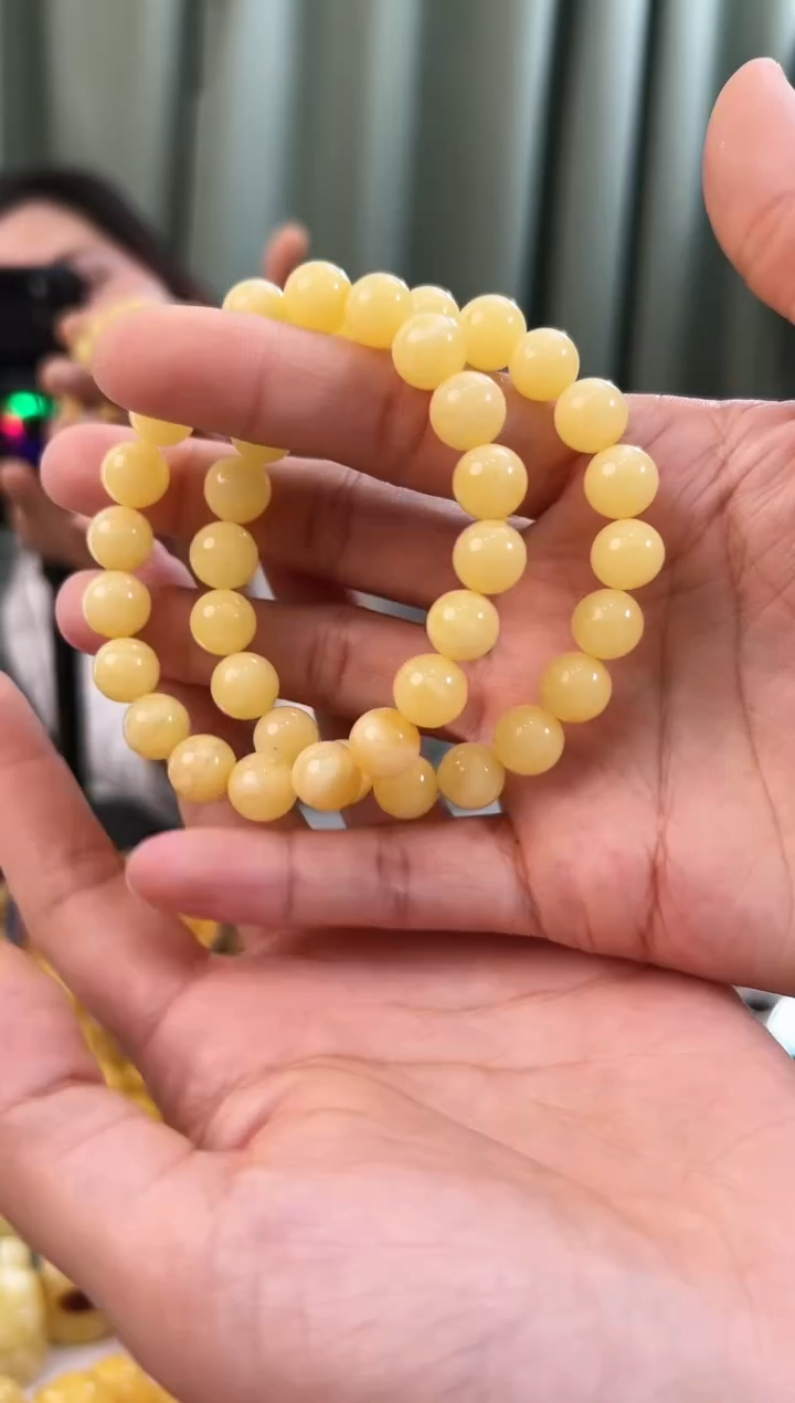 【闪购商品】蜜蜡手链未镶嵌蜜蜡手串多样性发其中一件