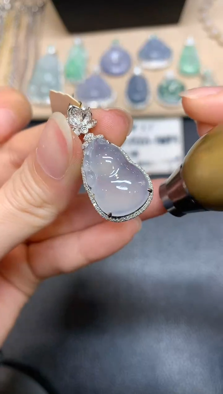 【闪购商品】翡翠颈饰18K金镶嵌葫芦【无服务费