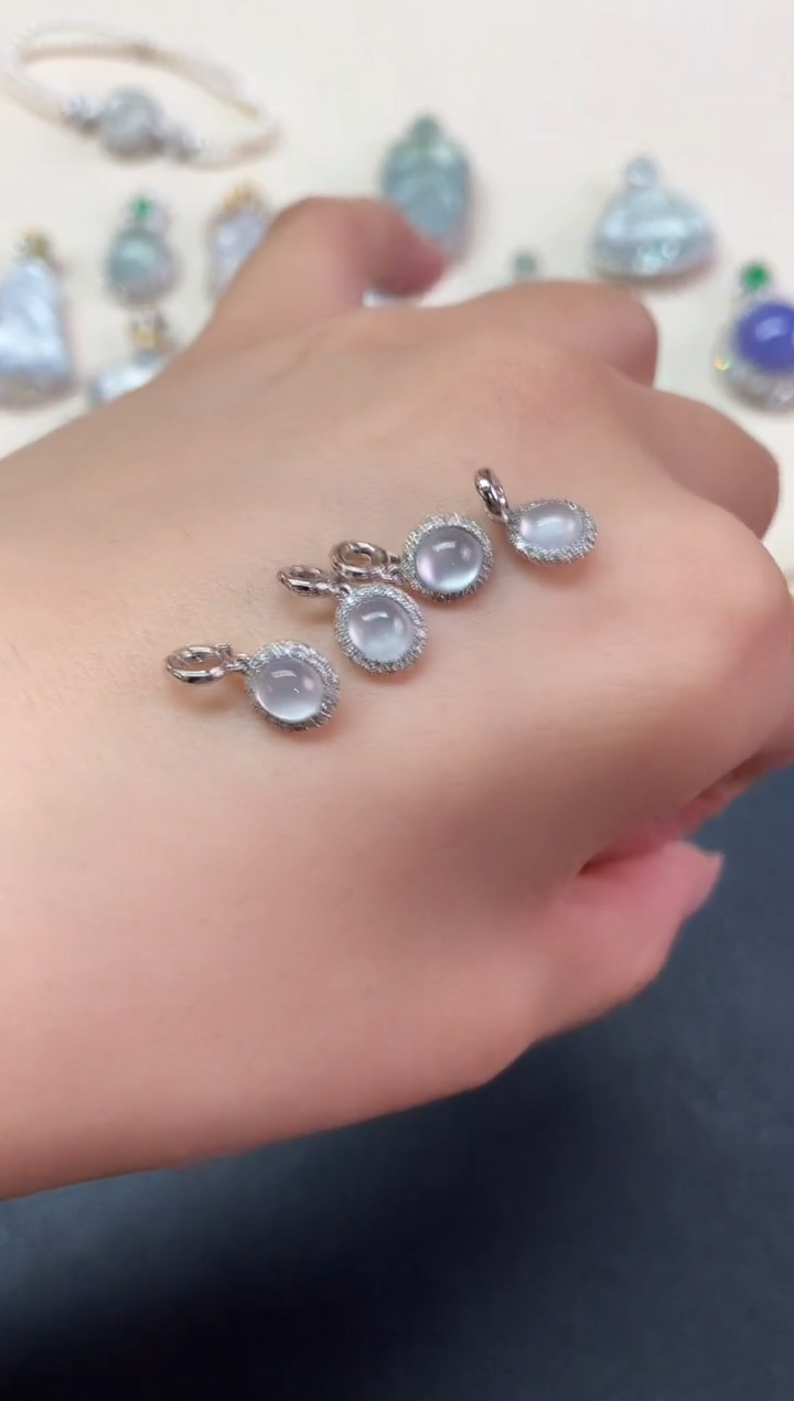 翡翠18K金镶嵌吊坠(不含链)吊坠|680+0多样性发其一