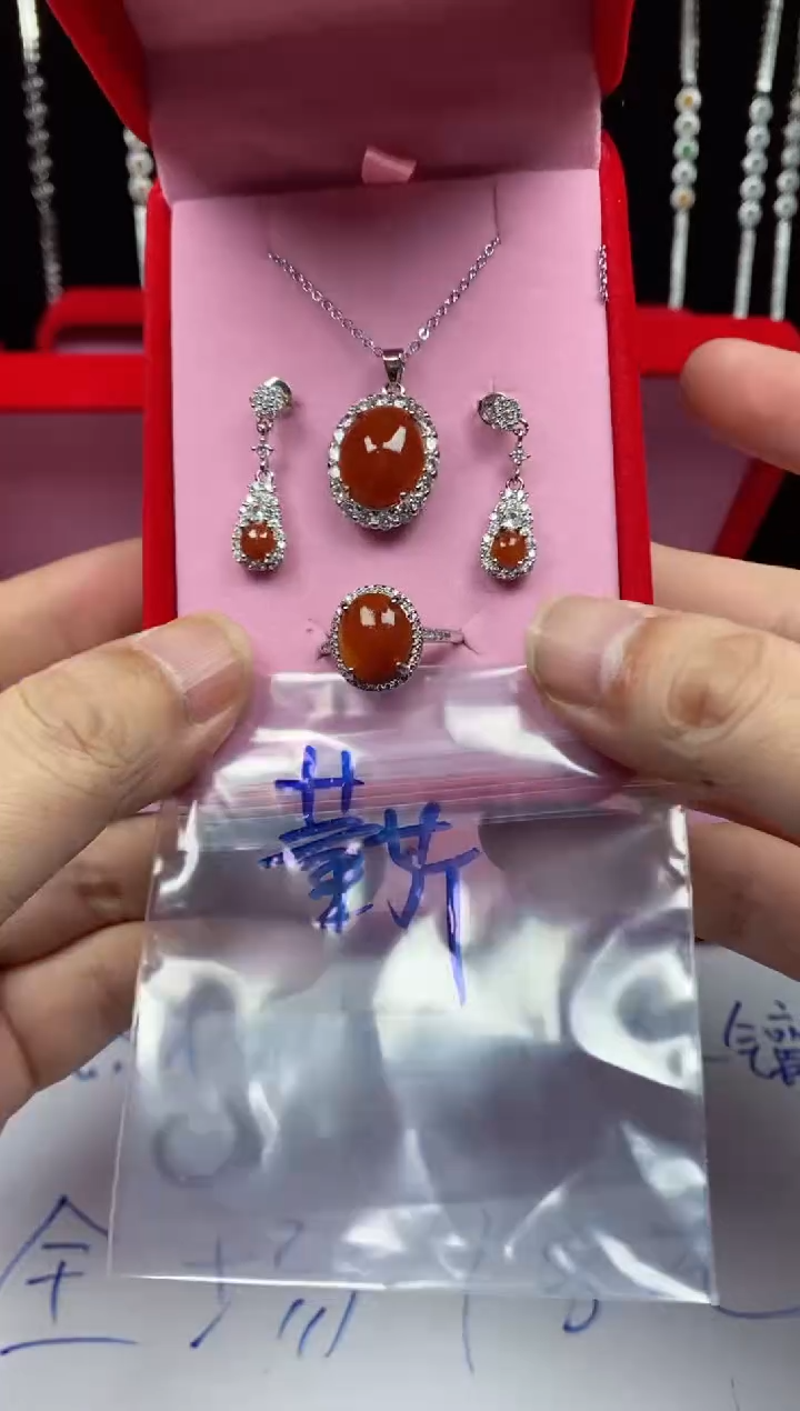 未镶嵌戒指翡翠董*翡翠吊坠