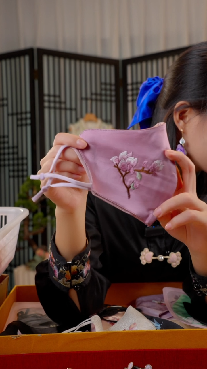 刺绣f****）非遗绒花苏绣饰品