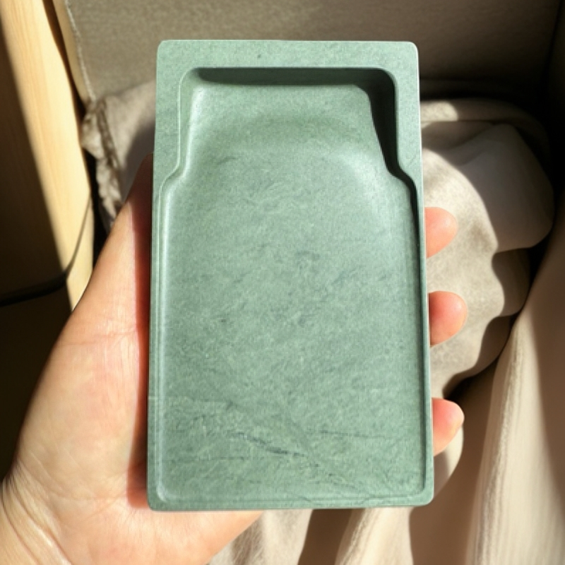 洮河砚直播间放漏：水泉老坑无纹门字砚随机发货尺寸：13.5*8*2