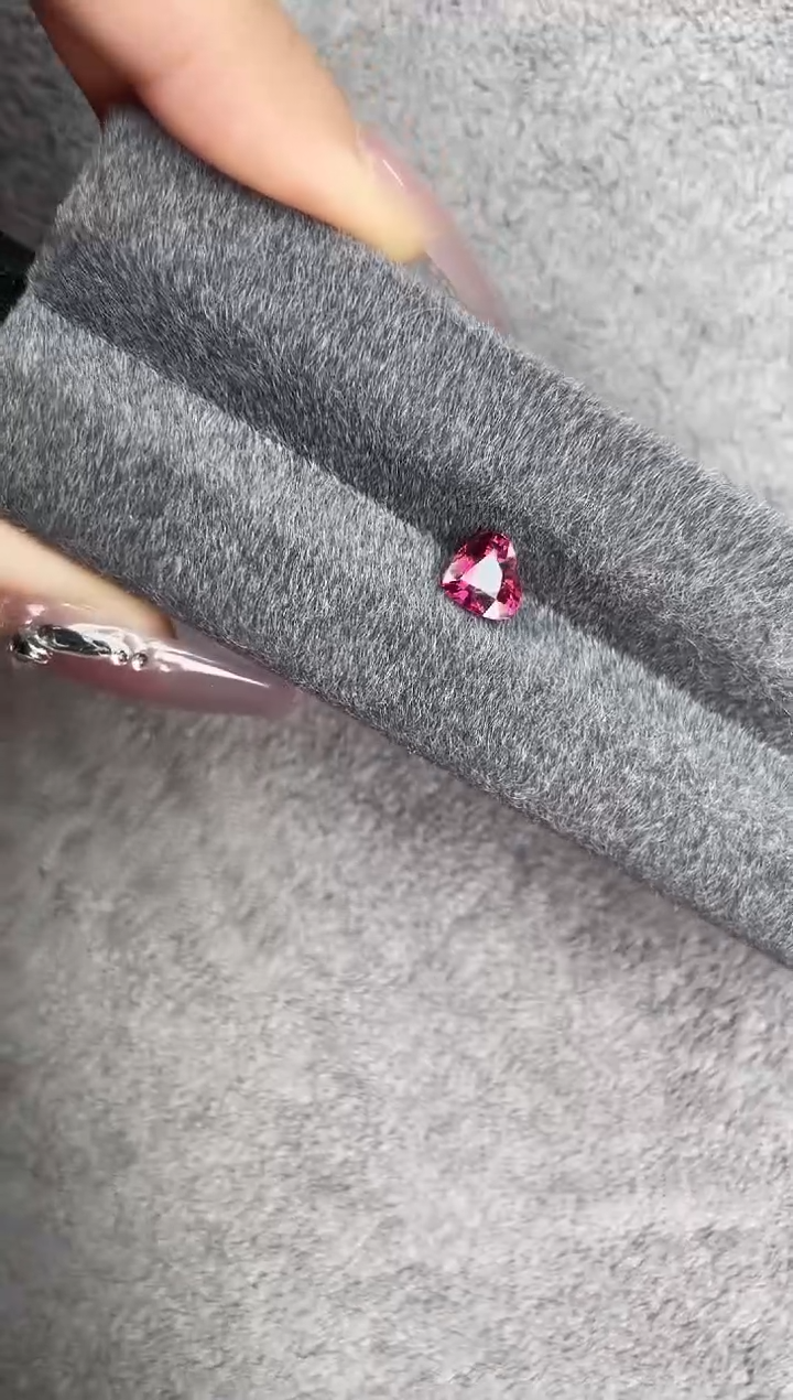 【闪购商品】石榴石裸石未镶嵌1.41ct   