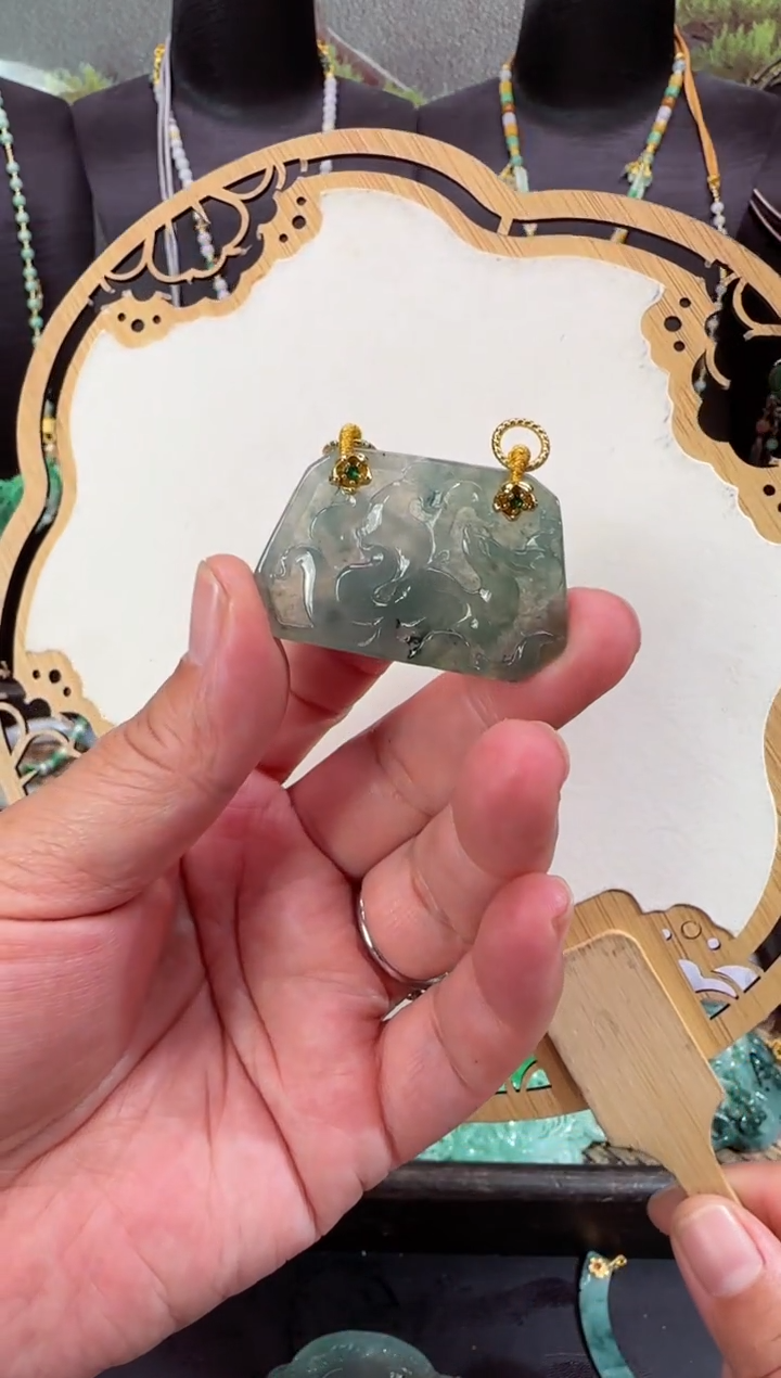 【闪购商品】翡翠颈饰未镶嵌牌子