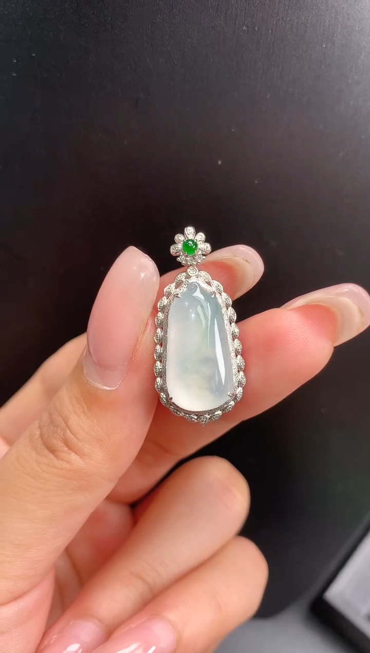 【闪购商品】翡翠颈饰18K金镶嵌福瓜1583