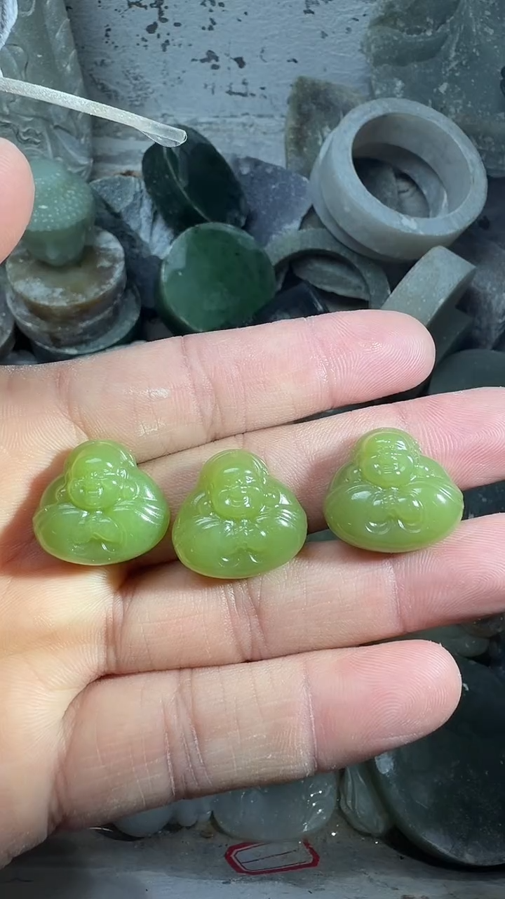 颈饰未镶嵌和田玉佛