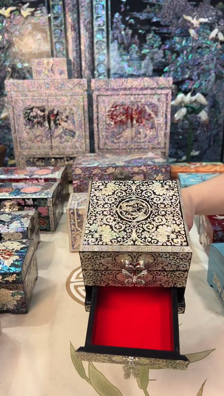黑底龙凤·弘贝雅螺钿漆器文化馆