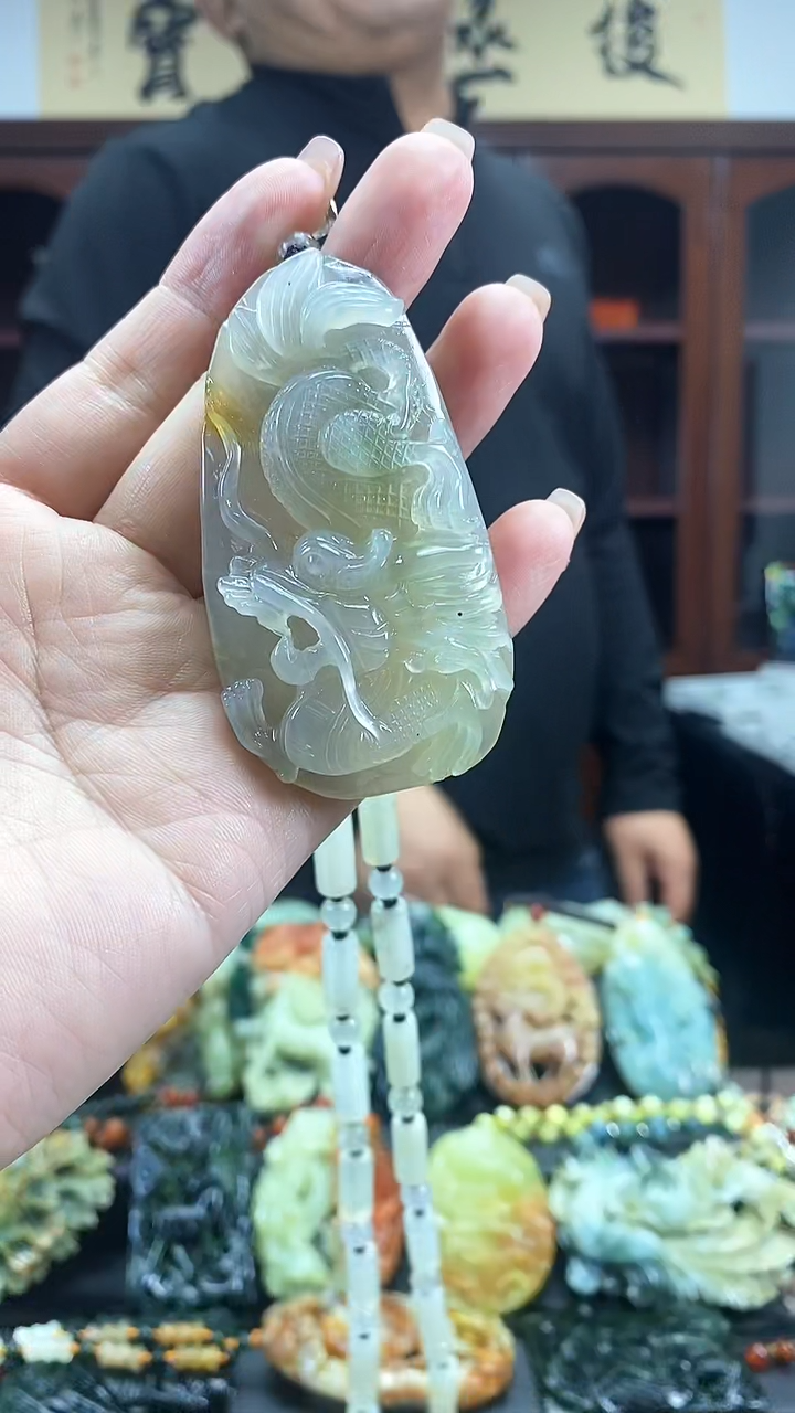 【闪购商品】蛇纹石玉吊坠未镶嵌`