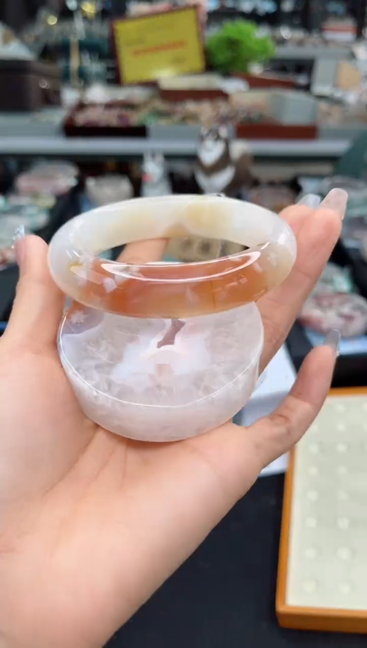 【闪购商品】石英质玉手镯未镶嵌64圈口（赠品镯心）6428822