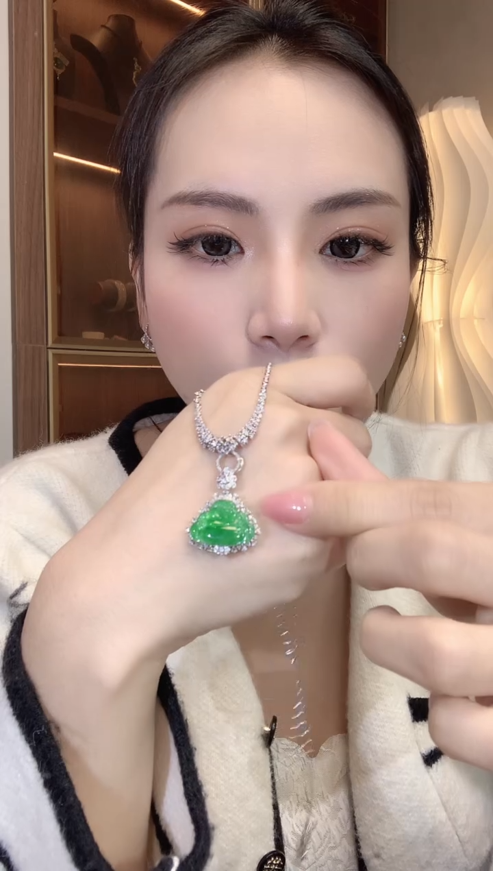 【闪购商品】翡翠吊坠(不含链)18K金镶嵌C23