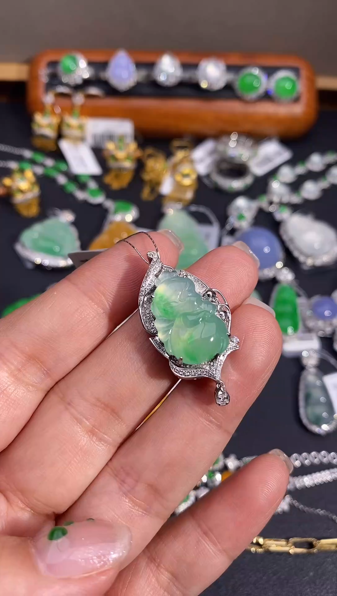 【闪购商品】翡翠吊坠(不含链)18K金镶嵌吊坠