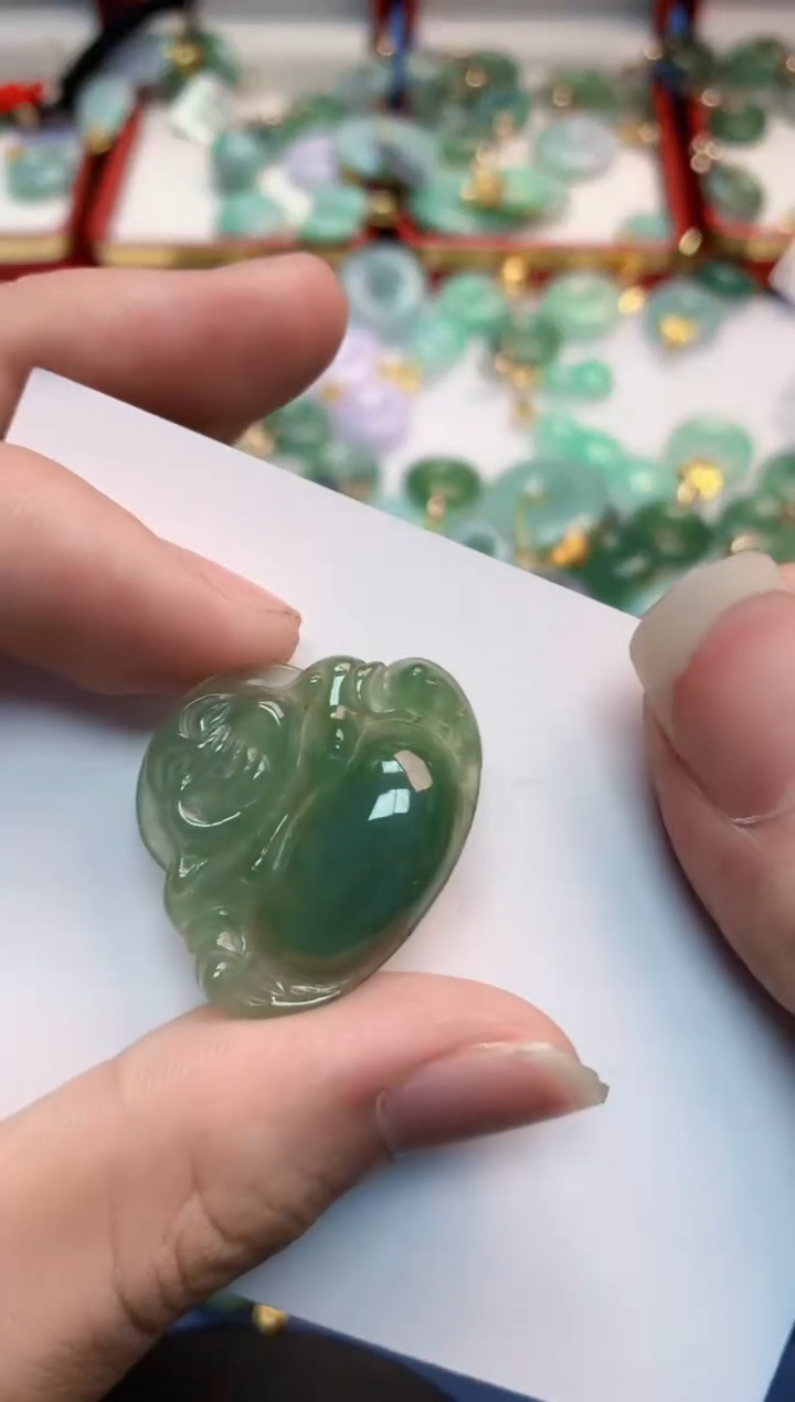 翡翠未镶嵌颈饰            1