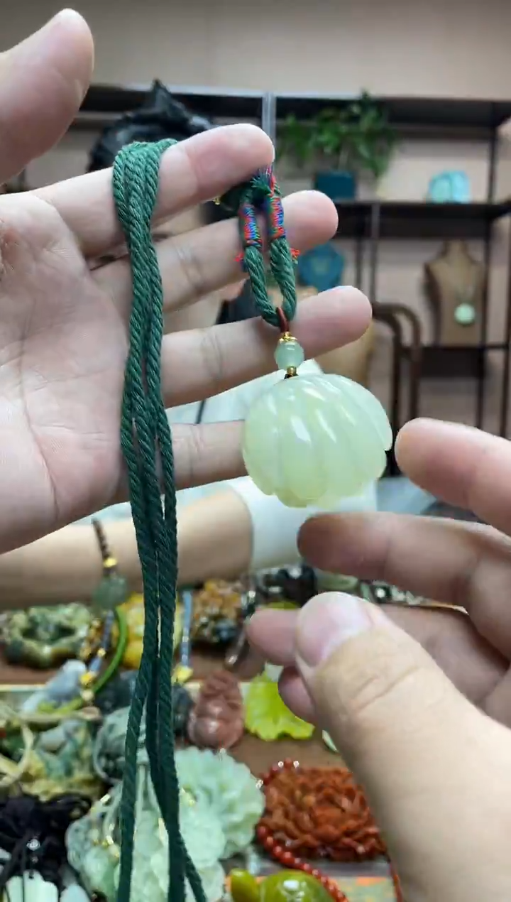 未镶嵌岫玉吊坠·