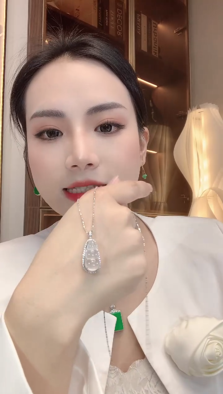 【闪购商品】翡翠18K金镶嵌吊坠(不含链)A24