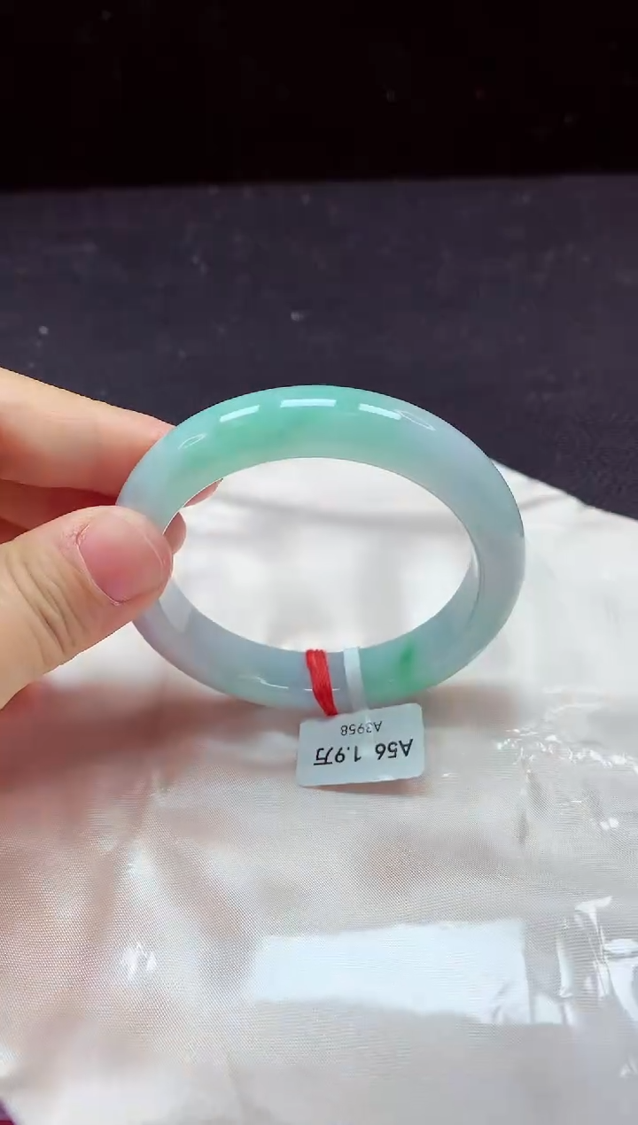 【闪购商品】翡翠手镯未镶嵌镯子56+