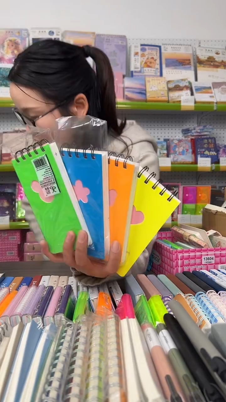 80K卡面空白页90张 封面各一 彩虹封面  4本