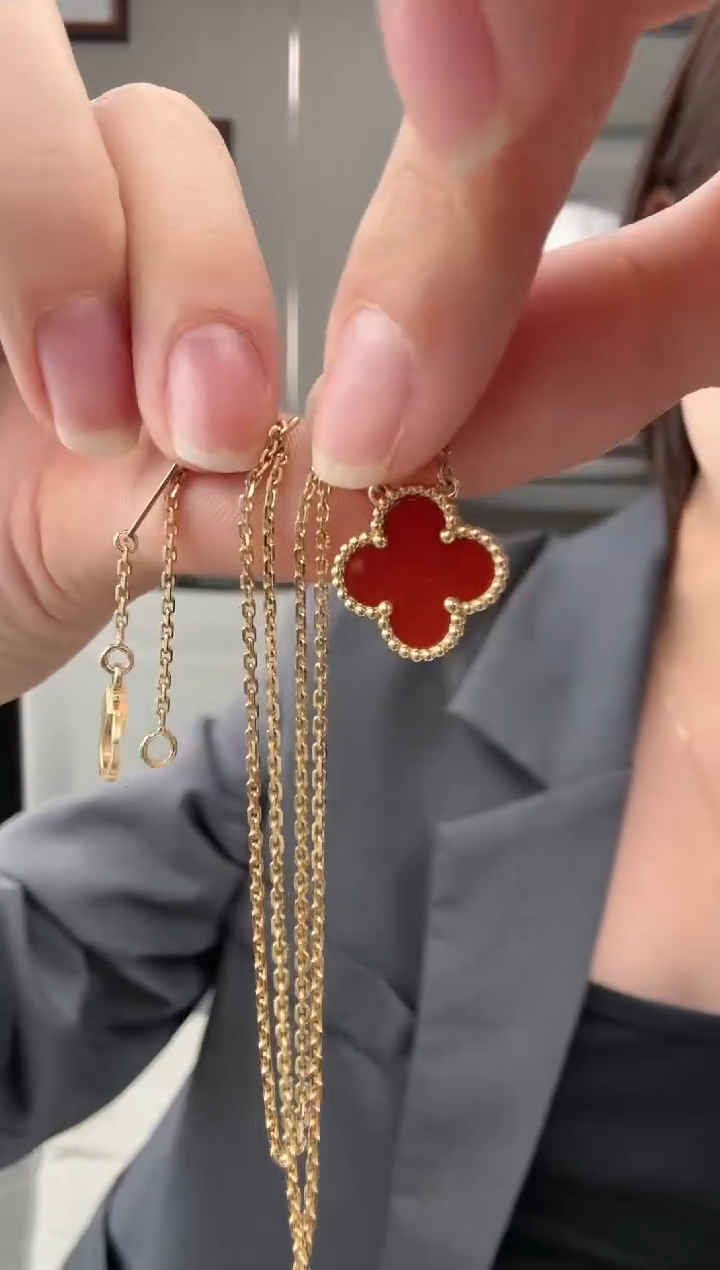 【闪购商品】玛瑙/玉髓项链18K金镶嵌单花项链