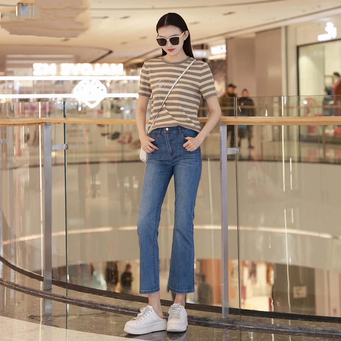 哥弟新款百搭中高腰倾斜拉 链设计微喇牛仔九分裤女110007