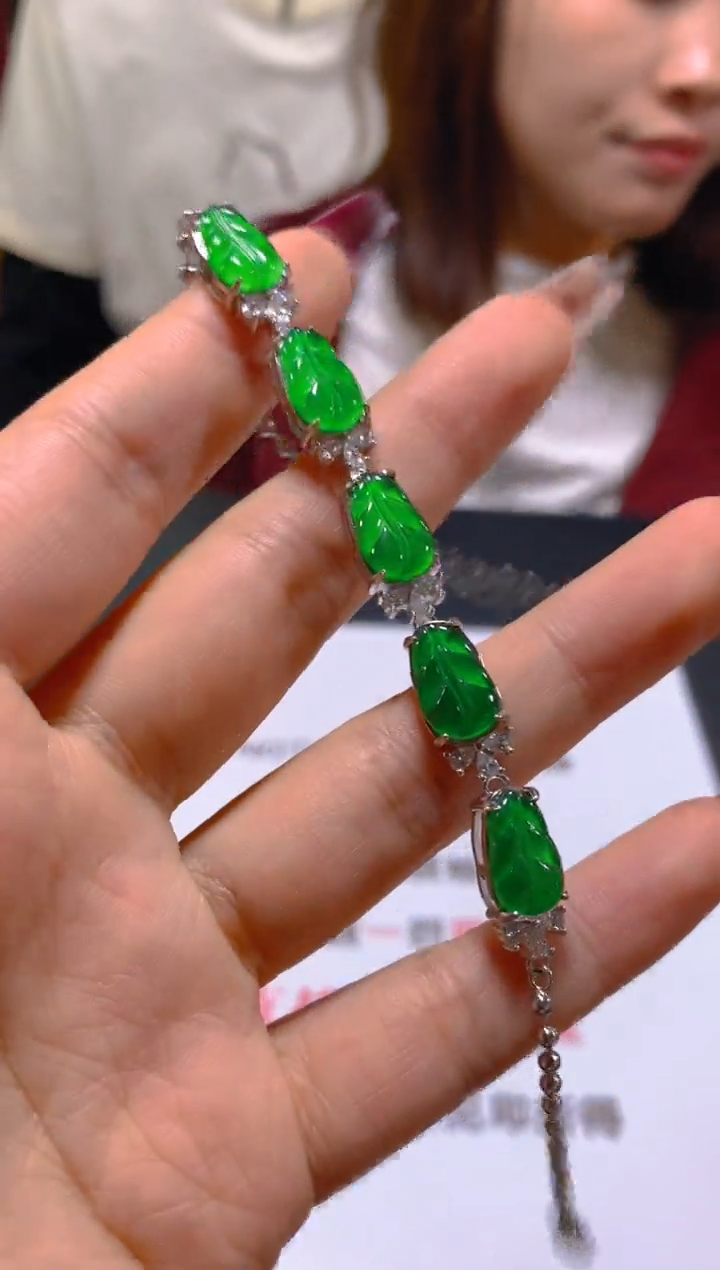 未镶嵌手链翡翠多样性发一