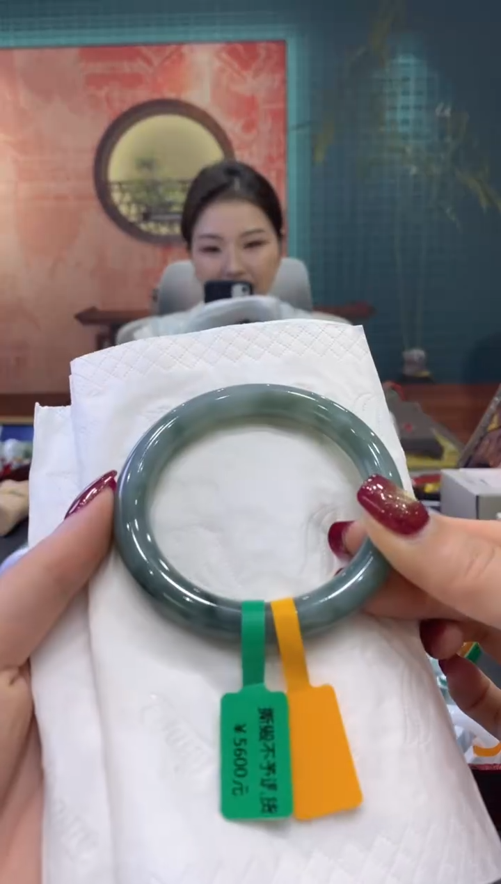 【闪购商品】翡翠手镯未镶嵌多人02263