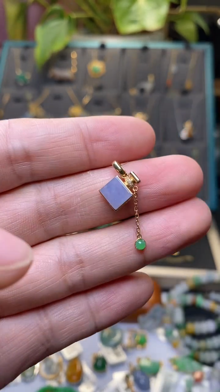 颈饰18K金镶嵌翡翠燕*来38084