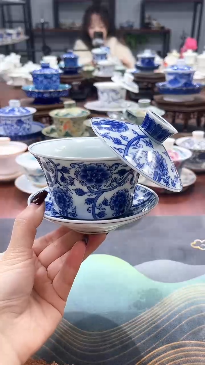 【闪购商品】320仿古青花釉下彩缠枝莲盖碗