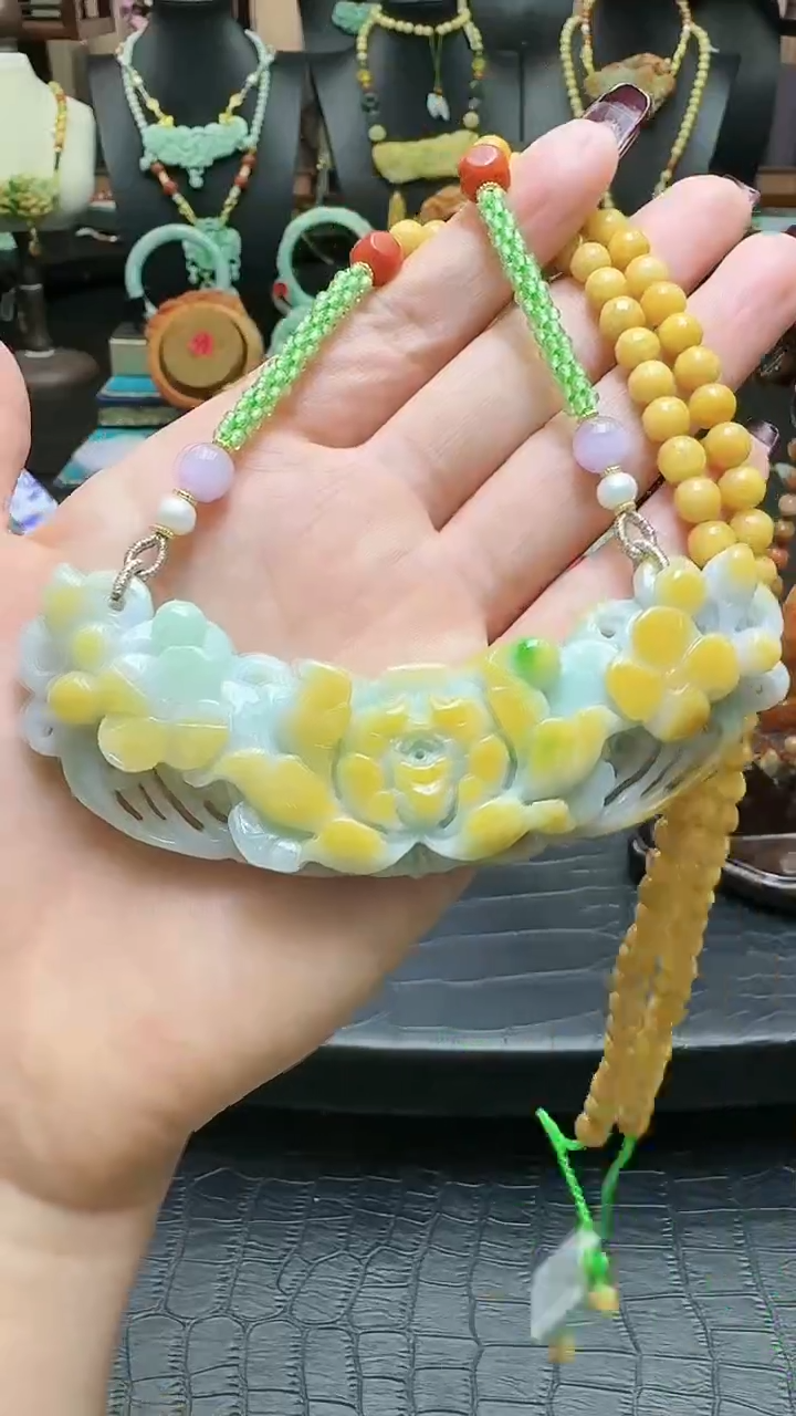 【闪购商品】翡翠颈饰未镶嵌花牌弯弯