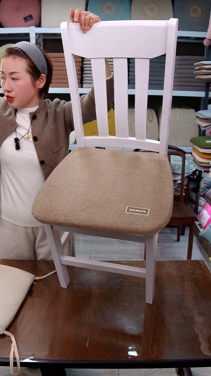 布平绒—刺绣：咖色4个