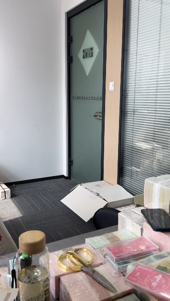 整捆千张连号 银行保真 05无47朦胧王