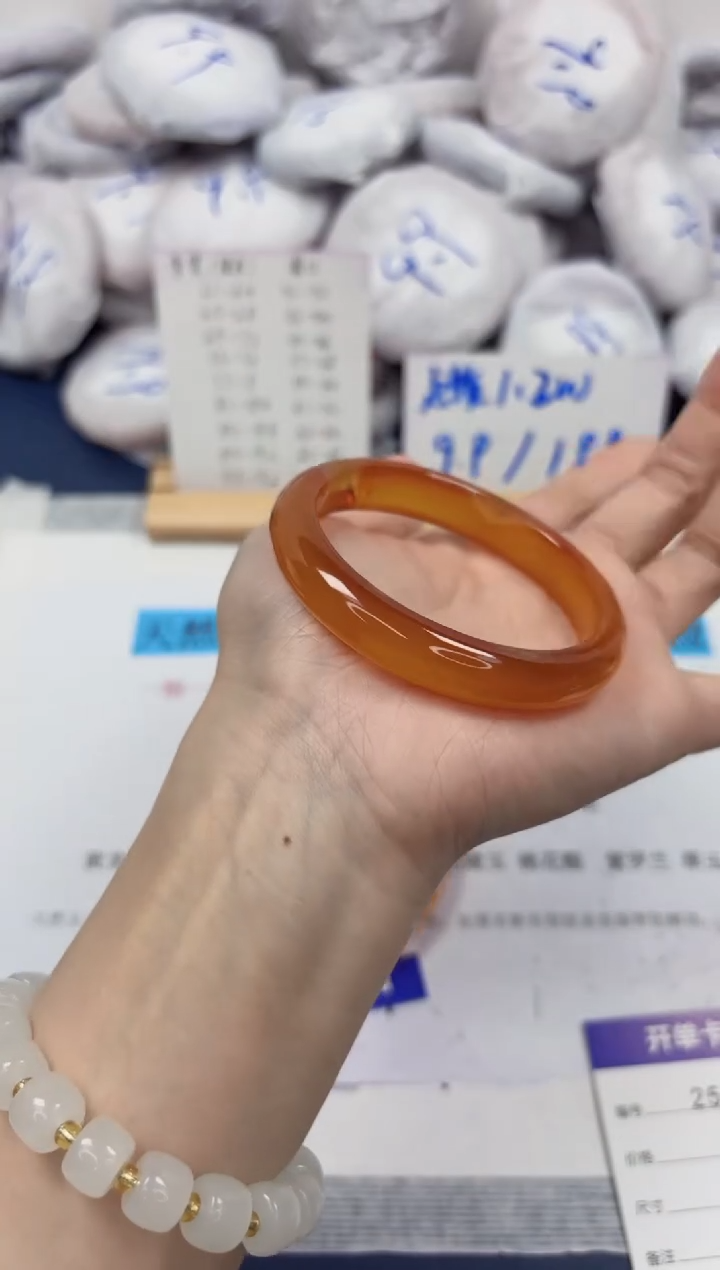 【闪购商品】石英质玉手镯未镶嵌255-玛瑙-圈口56