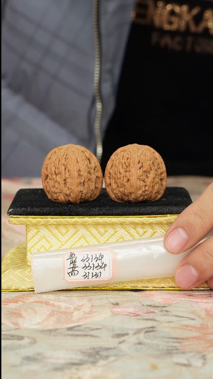 【闪购商品】文玩核桃把件密纹狮子头